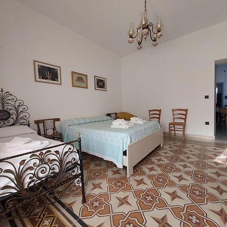 Casa Vacanze Zarinu Orgosolo Exteriör bild
