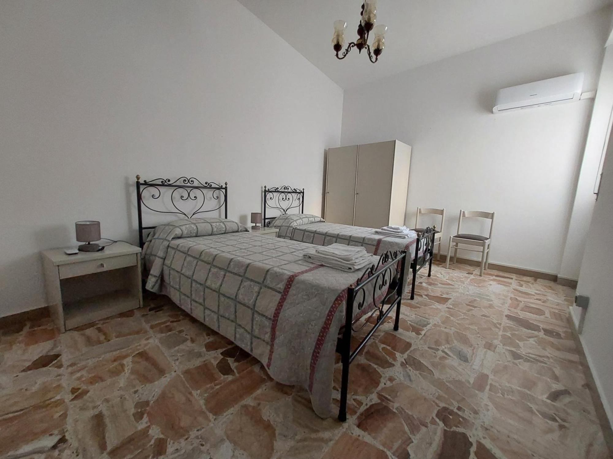 Casa Vacanze Zarinu Orgosolo Exteriör bild