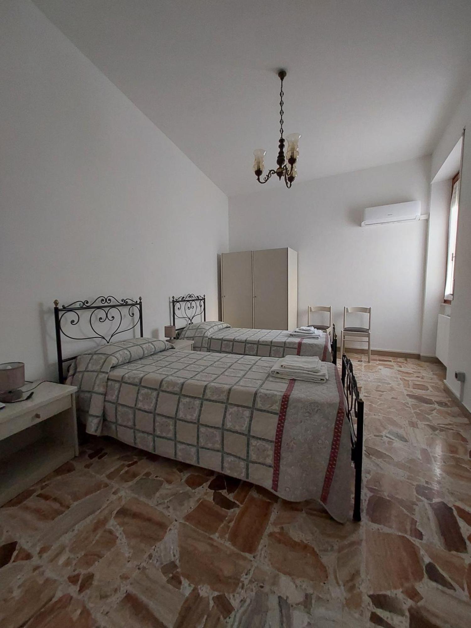 Casa Vacanze Zarinu Orgosolo Exteriör bild